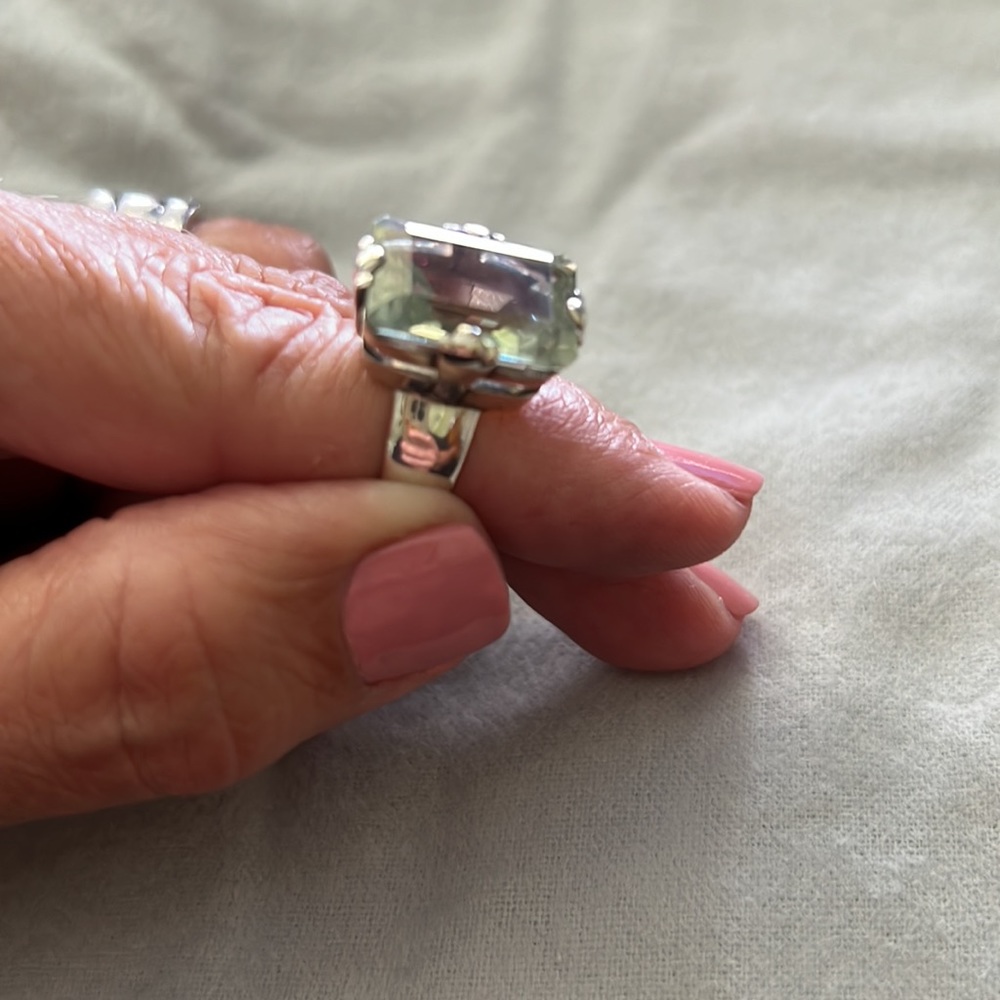 Women’s Green Tourmaline Rectangle shaped ring set in 925 stamped Silver. SZ 7.5 - Picture 6 of 9